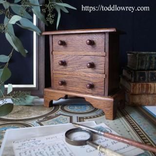Ĥ᤿Ф/ Antique Small Chest of Drawers