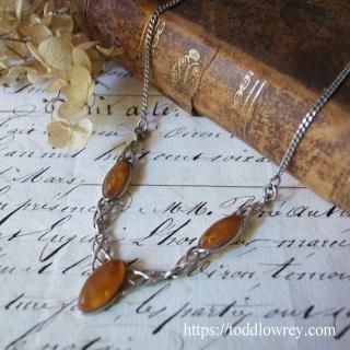 ʱι򵧤ä/ Vintage Silver Necklace with Amber
