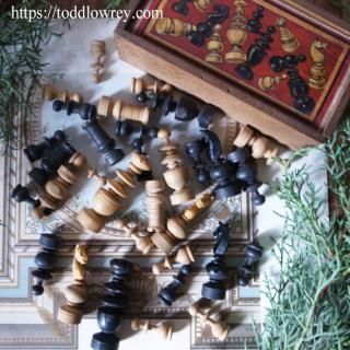 ѥΥեХο/ Antique Regency Style Chessmen with Box