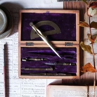 ѡץȿ﫤/ Antique Brass Technical Drawing Instrument Set with Box