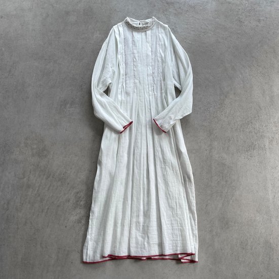 BUNON High-neck Tuck Dress White x red(2022AW)