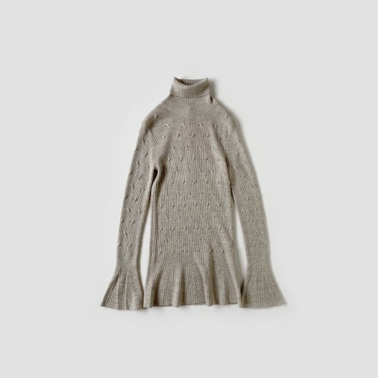 <img class='new_mark_img1' src='https://img.shop-pro.jp/img/new/icons22.gif' style='border:none;display:inline;margin:0px;padding:0px;width:auto;' />babaco CABLE EYELET TURTLE NECK  SANDBEIGE