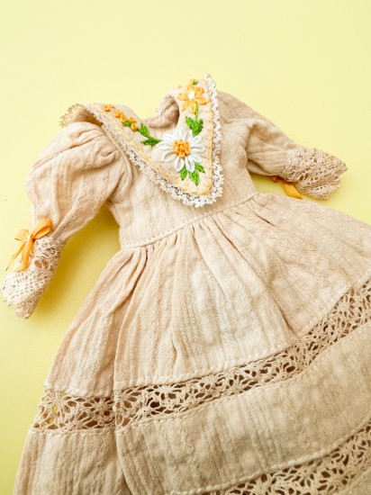 dolly para お花畑の刺繍ドレスセット - TOKYOHORIZON