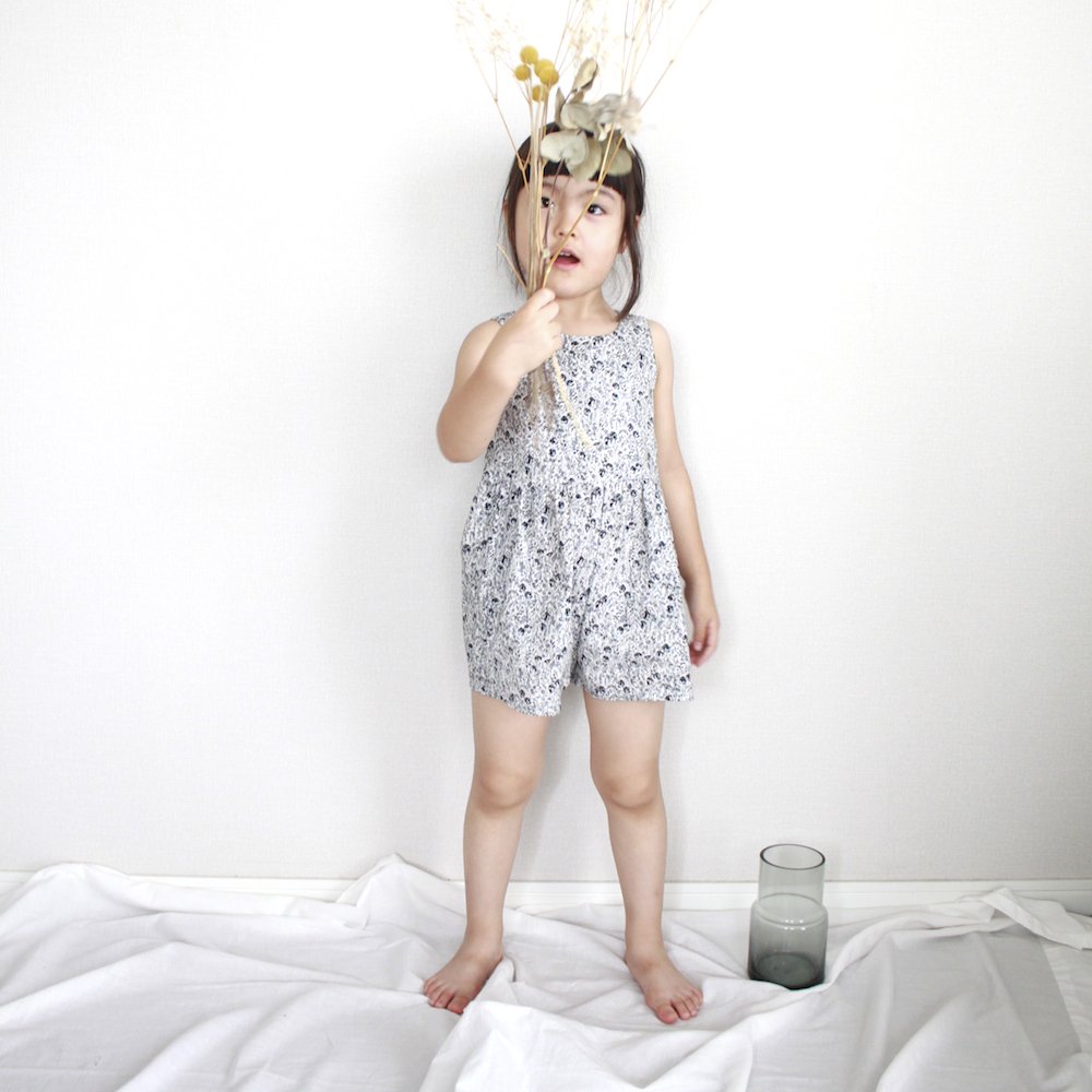 <img class='new_mark_img1' src='https://img.shop-pro.jp/img/new/icons20.gif' style='border:none;display:inline;margin:0px;padding:0px;width:auto;' />【20%OFF】Gray flower playsuit 100