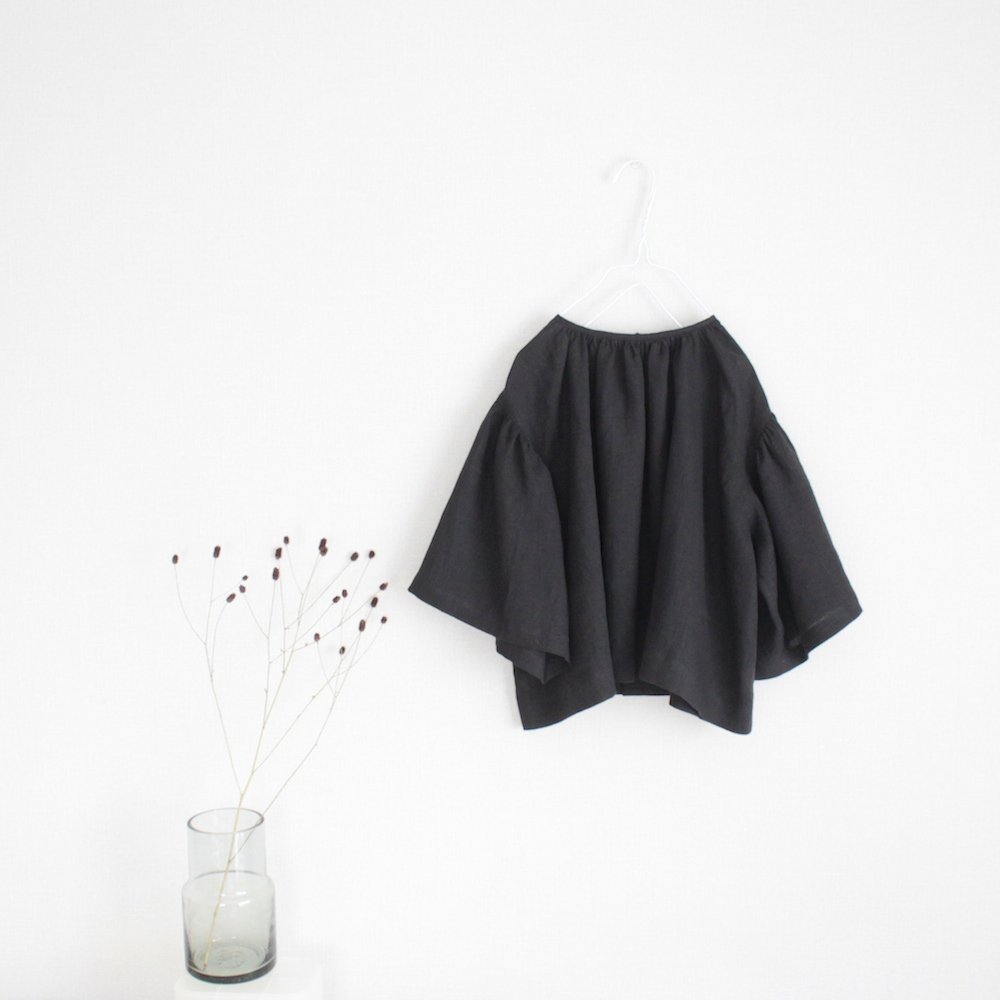 <img class='new_mark_img1' src='https://img.shop-pro.jp/img/new/icons20.gif' style='border:none;display:inline;margin:0px;padding:0px;width:auto;' />20%OFFGather sleeve blouse 110