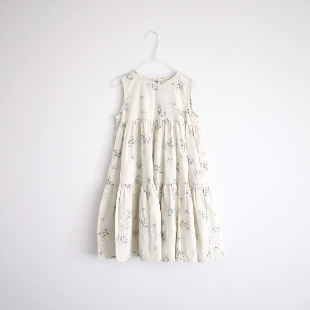 <img class='new_mark_img1' src='https://img.shop-pro.jp/img/new/icons14.gif' style='border:none;display:inline;margin:0px;padding:0px;width:auto;' />Lace flower tiered dress 110