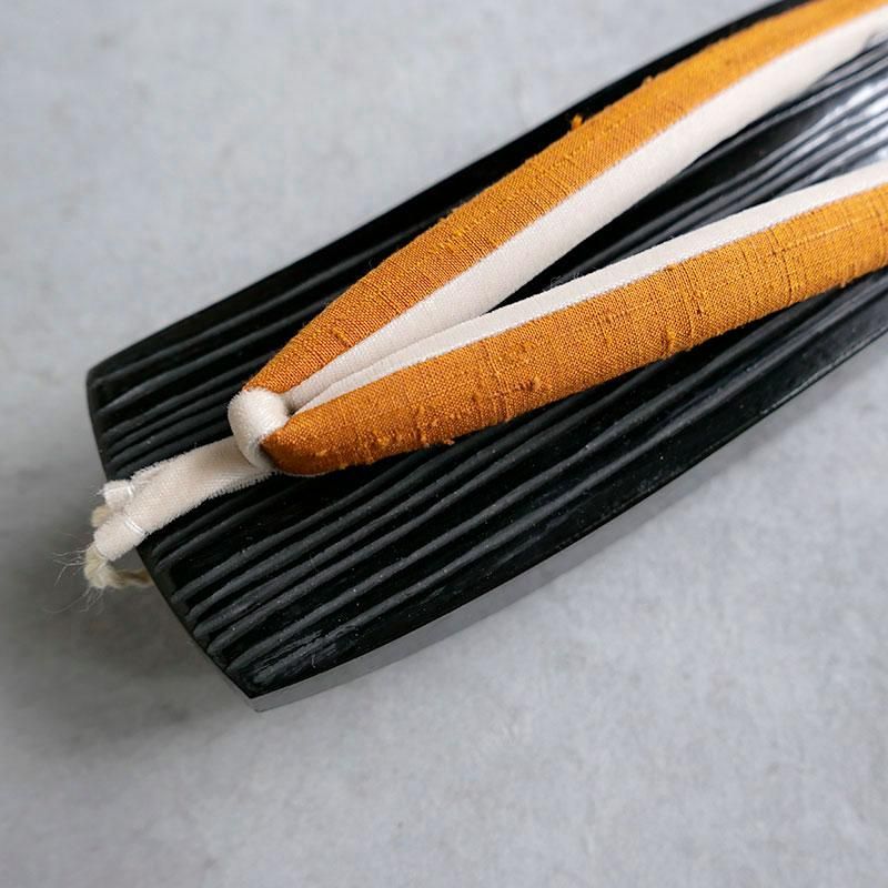 H.P.E.谷由起子 ラオスのシルク 花緒 オレンジ - 月日荘［つきひそう