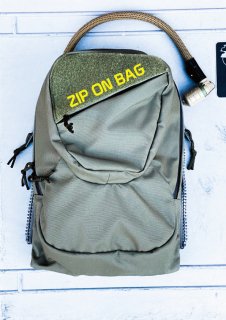 ZIP ON BAG<img class='new_mark_img2' src='https://img.shop-pro.jp/img/new/icons59.gif' style='border:none;display:inline;margin:0px;padding:0px;width:auto;' />