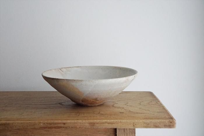 粉引中鉢　作家もの　土物 粉引中鉢 作家もの 土物 粉引彫文（こひきほりもん） 粉引彫文