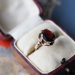 1976 9K Garnet Ring