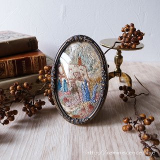 󥰥ɤΥơĤ᤿Х / Vintage Embroidery Art with Oval Frame