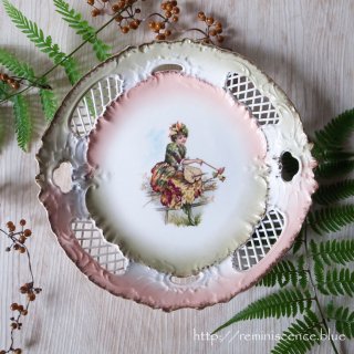 ロココの飾りに囲まれた秋の妖精 / Antique Pierced Plate by Springer & Company