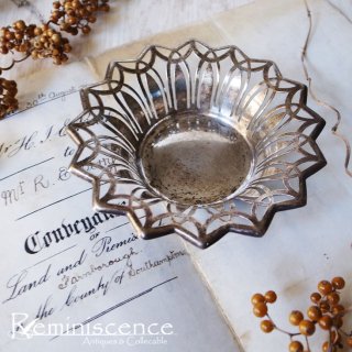 世紀を超えた銀の花 / Antique Silver Plated Round Dish-2