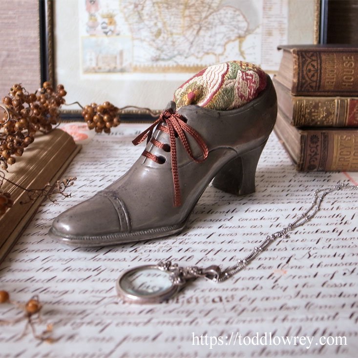 ヴィクトリアンのレディが愛した編み上げ靴 / Antique Victorian Ladies Shoe Pin Cushion -  Reminiscence 　Antiques&Collectable