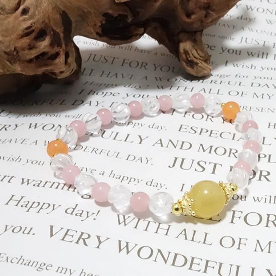 ゴールデンダンビュライト リチオフィライト グァバクォーツ のブレスレットの写真4 cute stone