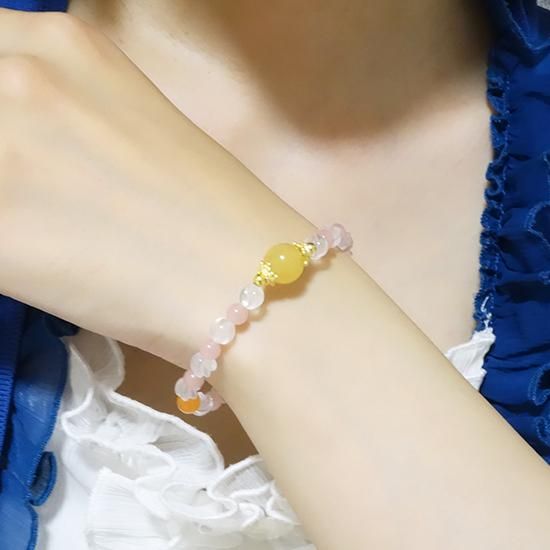 ゴールデンダンビュライト リチオフィライト グァバクォーツ のブレスレットの写真5 cute stone