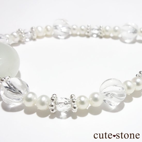 【白翡翠のお姫様】 - cute stone - 翡翠 水晶 淡水真珠 のブレスレット