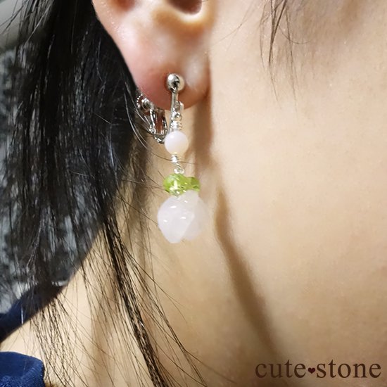 【薔薇の耳飾り】ローズクォーツ ペリドット ピンクオパールを使ったピアス イヤリングの写真2 cute stone