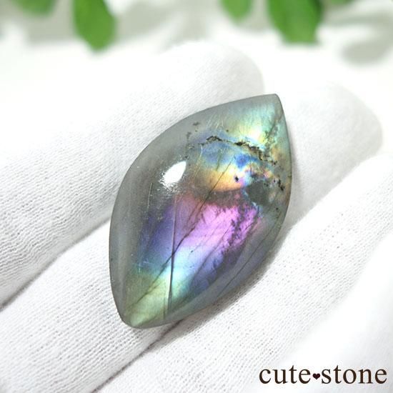 虹色に輝くマダガスカル産のラブラドライトのルース - cute stone -