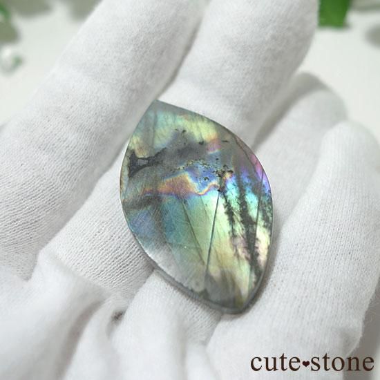 虹色に輝くマダガスカル産のラブラドライトのルース - cute stone -