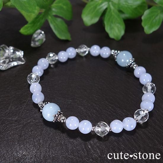 シンプルで可愛い、夏にオススメの水色のパワーストーン
