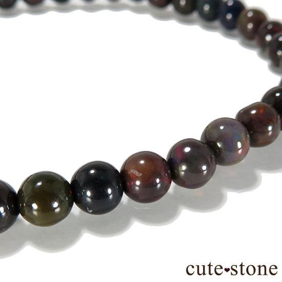エチオピア産プレシャスオパール(ブラックカラー) AA++ ラウンド5mm シンプルブレスレットの写真2 cute stone