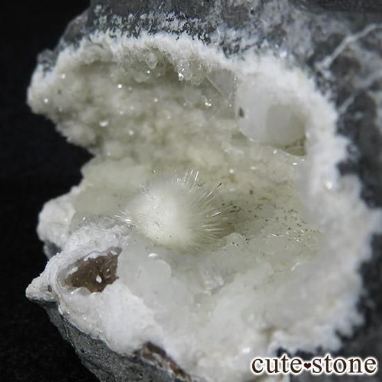 オケナイトの母岩付き原石の写真1 cute stone