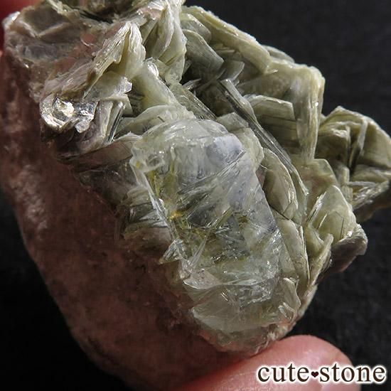 パキスタン産アクアマリンの母岩付き原石 77gの写真3 cute stone