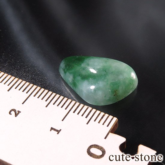 ロシア産本翡翠(ジェード・ジェダイト)のルースの写真3 cute stone