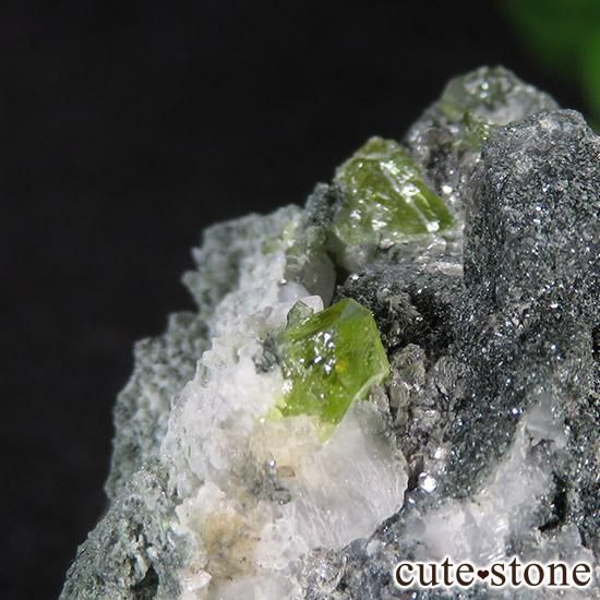 スフェーンの母岩付き原石 34gの写真2 cute stone