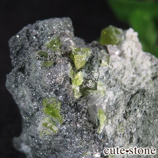 スフェーンの母岩付き原石 34gの写真3 cute stone