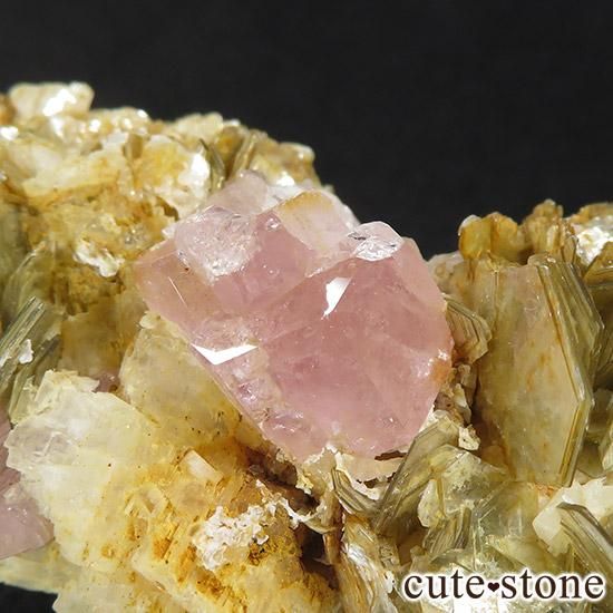 鉱物標本 ピンクアパタイト フッ素燐灰石 パキスタン産 母岩付き 鉱物標本 ピンクアパタイト フッ素燐灰石 パキスタン産 母岩付き