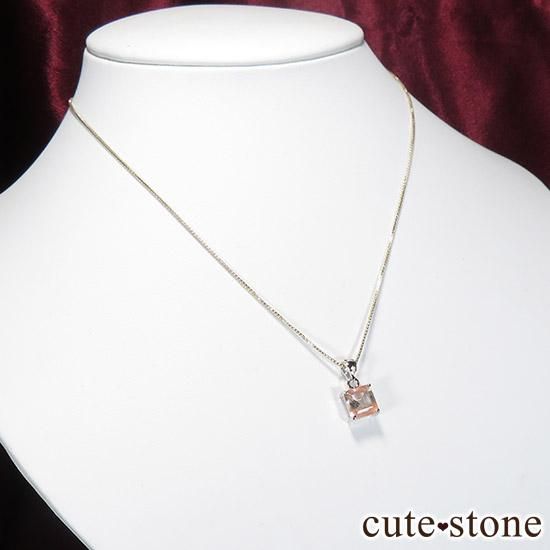 カザフスタン産ストロベリークォーツのカット入りペンダントトップ Gの写真4 cute stone