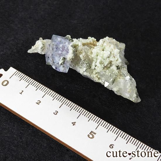 ヤオガンシャン産 フローライト(蛍石) ＆水晶の共生標本 39g - cute