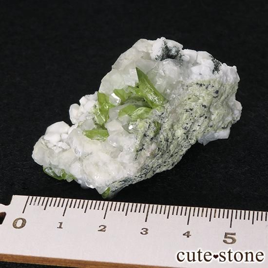 パキスタン スカルドゥ産 スフェーンの母岩付き原石(標本) 38g パキスタン スカルドゥ産 スフェーンの母岩付き原石(標本) 38g