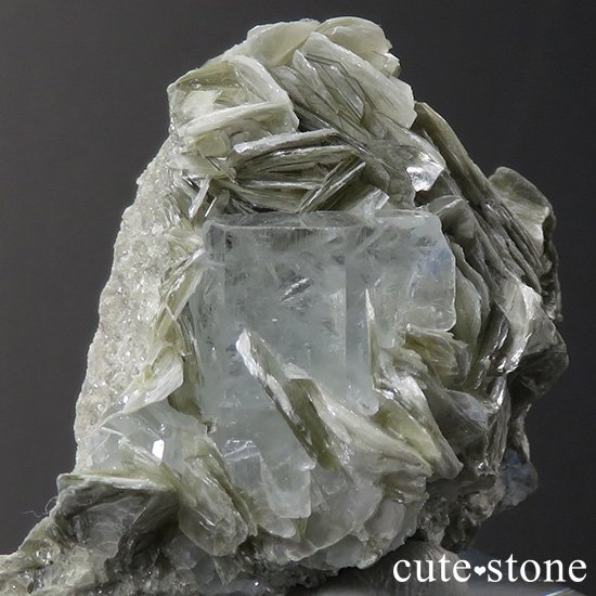 パキスタン産 アクアマリンの母岩付き結晶（原石）27g - cute stone -