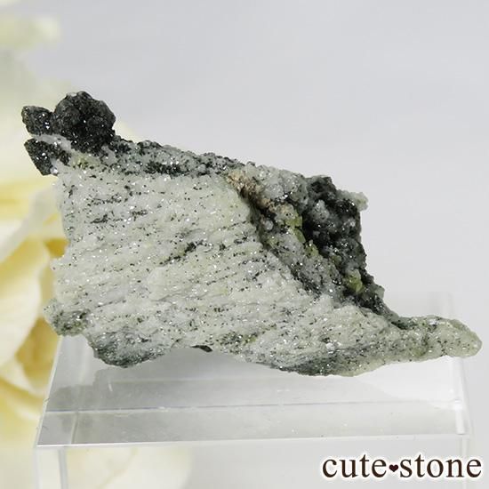 パキスタン スカルドゥ産 スフェーンの母岩付き原石(標本) 6g パキスタン スカルドゥ産 スフェーンの母岩付き原石(標本) 6g