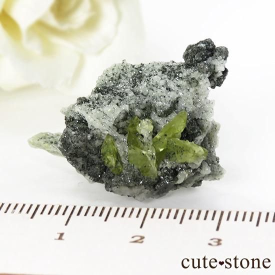 パキスタン スカルドゥ産 スフェーンの母岩付き原石(標本) 6g パキスタン スカルドゥ産 スフェーンの母岩付き原石(標本) 6g