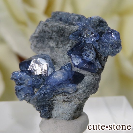 カリフォルニア産 ベニトアイトの母岩付き結晶（原石） 3g - cute stone -