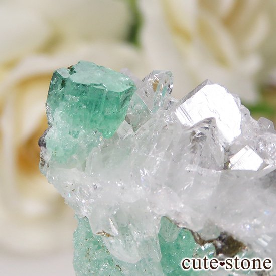 コロンビア ムゾー鉱山産 エメラルドの母岩付き結晶（原石） 13g - cute stone