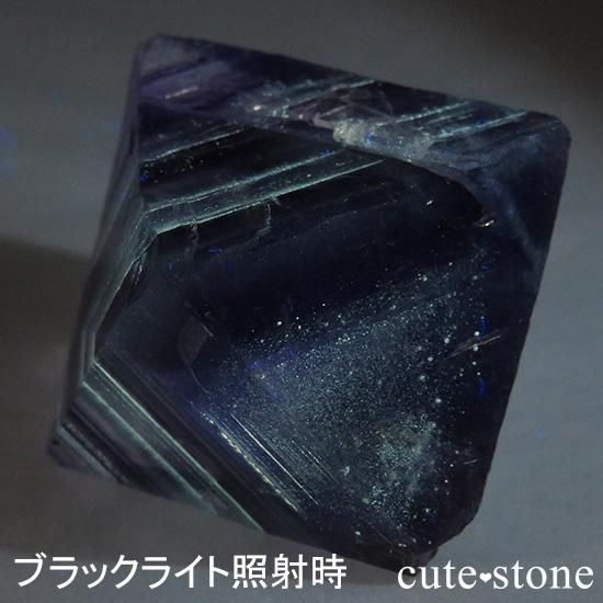 イリノイ州 Cave-in-Rock産 八面体（へき開結晶）フローライト