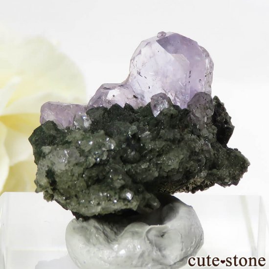 パキスタン スカルドゥ産 パープルアパタイトの母岩付き結晶（原石）6g- cute stone