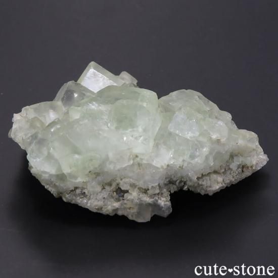 中国 Xianghualing Mine産 グリーンフローライトの母岩付き結晶