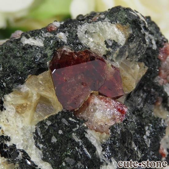 パキスタン産 ジルコンの原石 93g - cute stone -