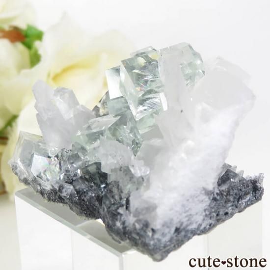 中国 Xianghualing Mine産 グリーンフローライト&カルサイトの母岩付き結晶(原石)33.5gの写真1 cute stone