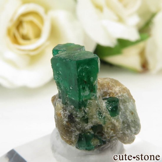 パキスタン スワート産の母岩付きエメラルドの原石（標本） 2.3g - cute stone -