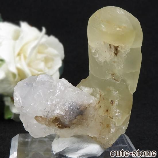球体イエローフローライト&クォーツの原石 インド産 55.6gの写真1 cute stone