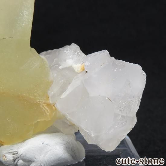 球体イエローフローライト&クォーツの原石 インド産 55.6gの写真3 cute stone