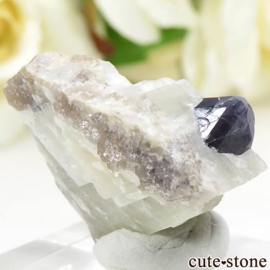 マダガスカル産 ブルースピネルの母岩付き結晶 (原石) 7.6g