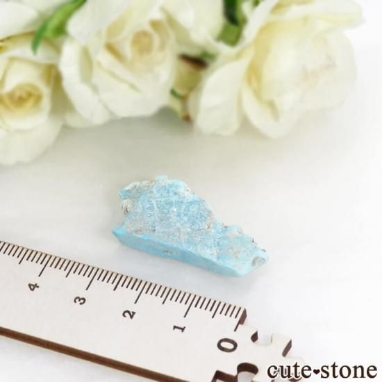 アリゾナ スリーピングビューティ産 天然ターコイズの原石 4.4gの写真1 cute stone